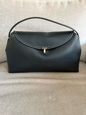 Toteme T-Lock  Black Leather Shoulder Bag - Sleek Everyday Handbag